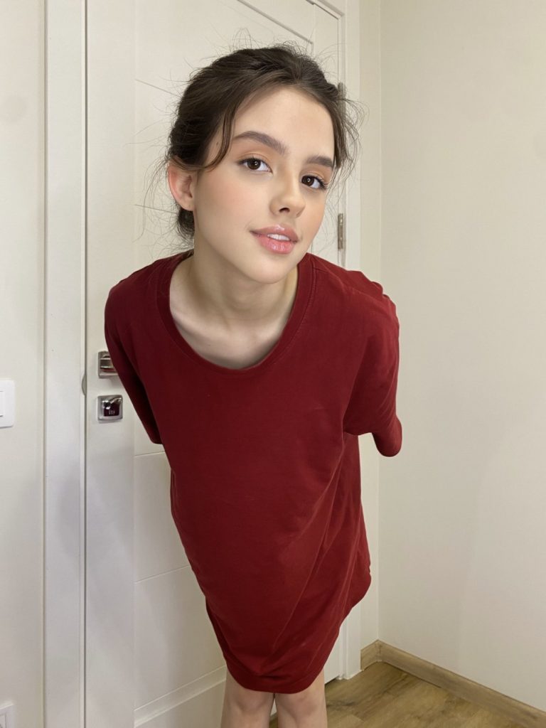 Amelia April в ванной